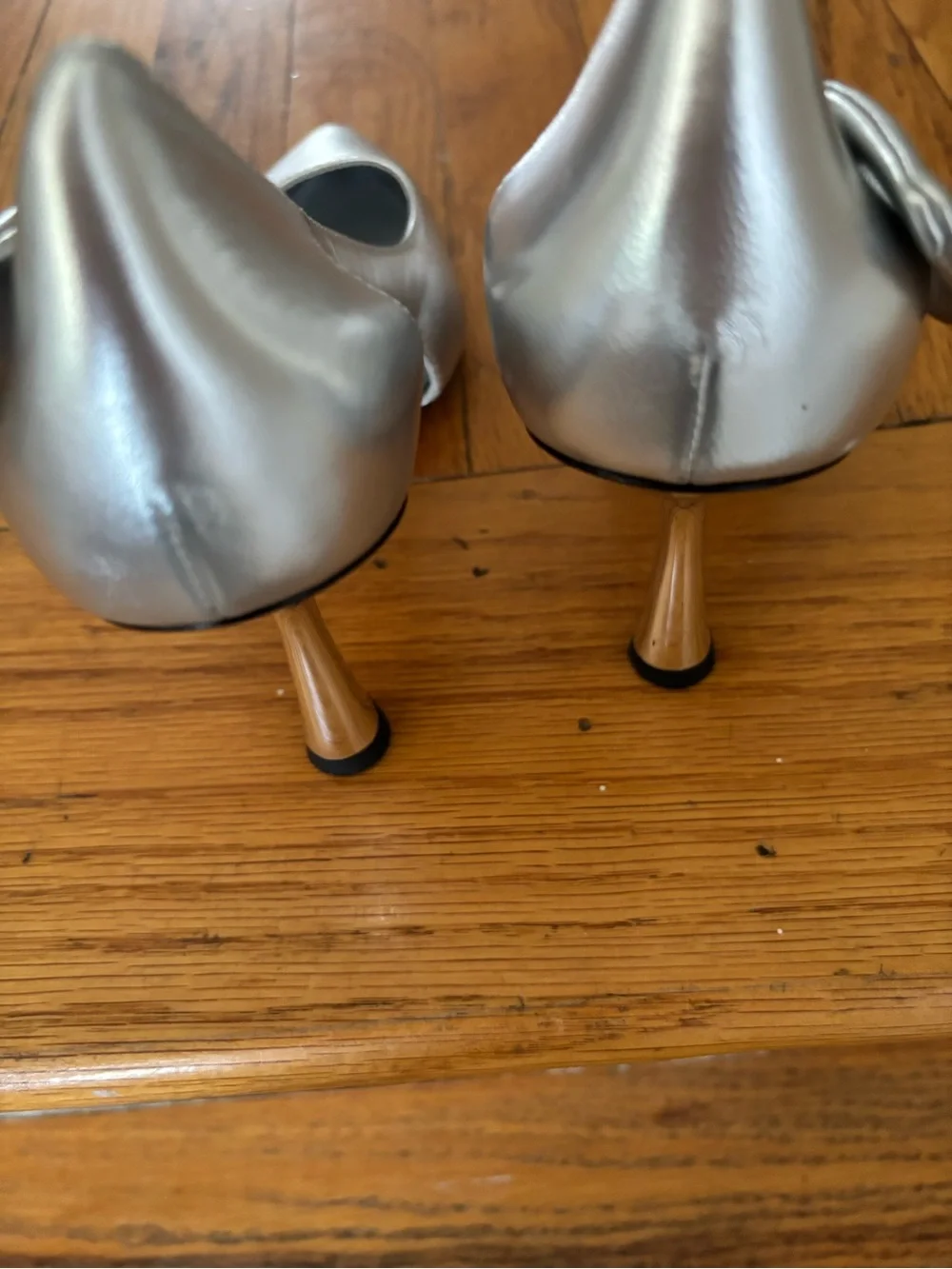 kate spade new york Bunnie Pumps in silver 8.5